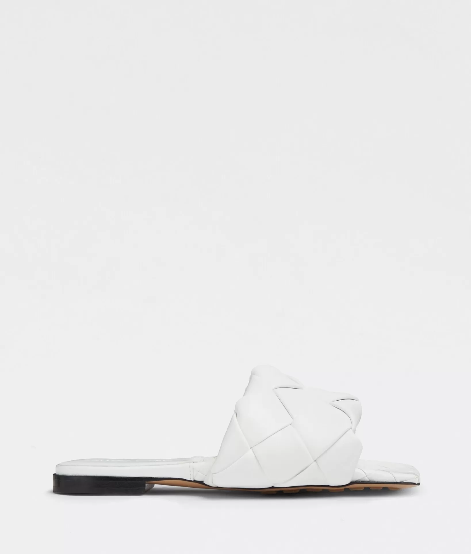 Sandals>Bottega Veneta Lido Flat Sandal Optic white