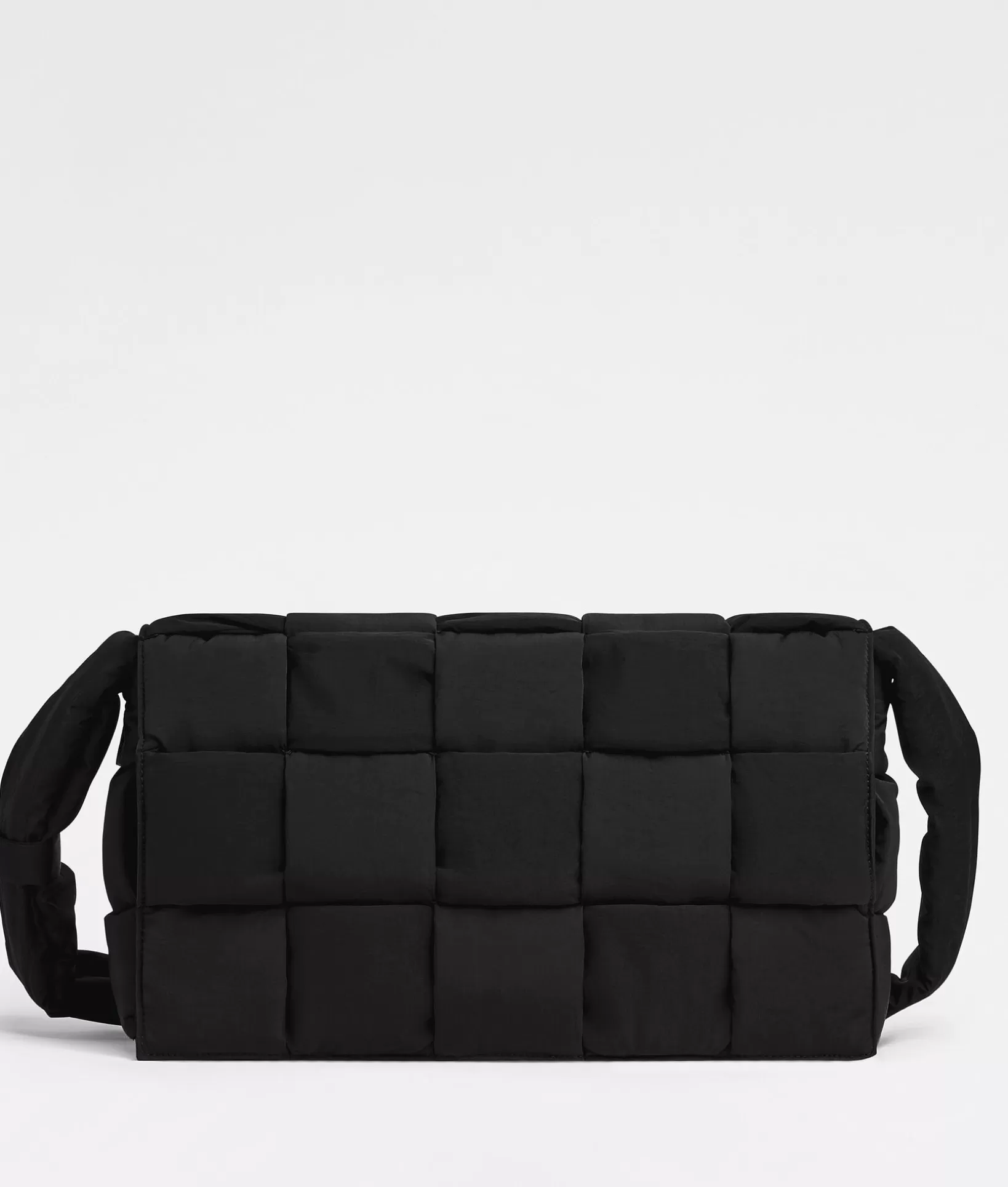 Crossbody>Bottega Veneta Maxi Padded Tech Cassette Black