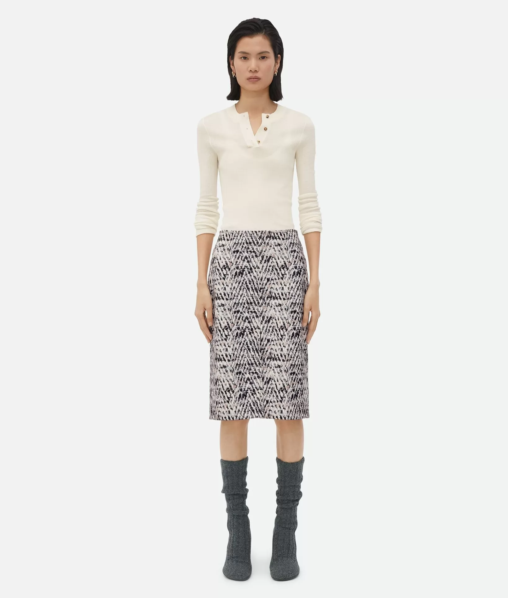 Leather | Skirts>Bottega Veneta Printed Leather Chevron Skirt Black/white