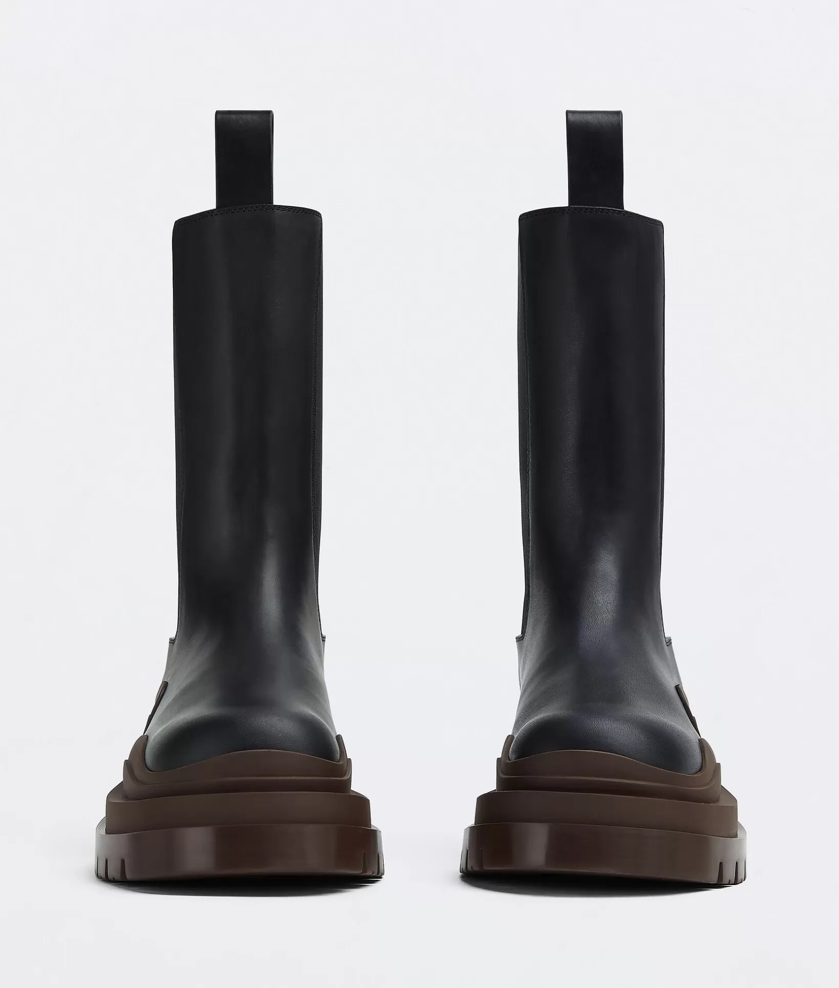 Boots>Bottega Veneta Tire Chelsea Boot Black / Ebony